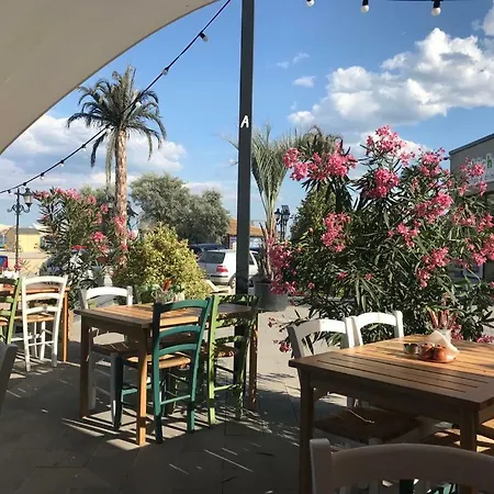 Alezzi Beach Resort Yolo Seaview Apartment דירה Năvodari