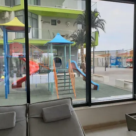 Alezzi Beach Resort Yolo Seaview Apartment ナボダリ